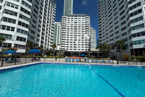 Condominio en alquiler en Miami, Florida, 2 dormitorios, 91.97 m2 № 2182405 - foto 25