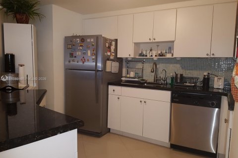 Condominio en alquiler en Miami, Florida, 2 dormitorios, 91.97 m2 № 2182405 - foto 3