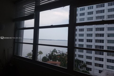 Condominio en alquiler en Miami, Florida, 2 dormitorios, 91.97 m2 № 2182405 - foto 11