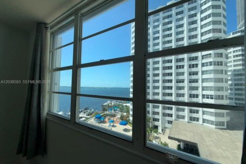 Condominio en alquiler en Miami, Florida, 2 dormitorios, 91.97 m2 № 2182405 - foto 20