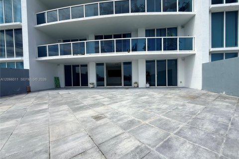 Condominio en venta en North Bay Village, Florida, 2 dormitorios, 136.57 m2 № 2288508 - foto 2