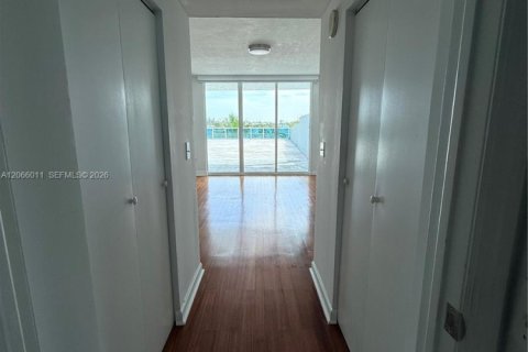 Condominio en venta en North Bay Village, Florida, 2 dormitorios, 136.57 m2 № 2288508 - foto 13