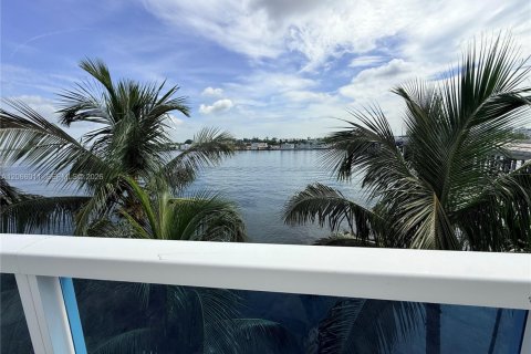 Condominio en venta en North Bay Village, Florida, 2 dormitorios, 136.57 m2 № 2288508 - foto 6