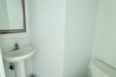 Condominio en venta en North Bay Village, Florida, 2 dormitorios, 136.57 m2 № 2288508 - foto 20