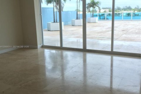 Condominio en venta en North Bay Village, Florida, 2 dormitorios, 136.57 m2 № 2288508 - foto 8