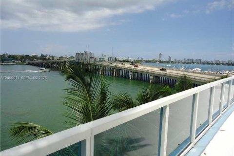 Condominio en venta en North Bay Village, Florida, 2 dormitorios, 136.57 m2 № 2288508 - foto 4