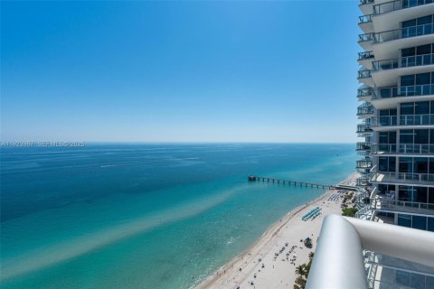Condominio en venta en Sunny Isles Beach, Florida, 4 dormitorios, 230.86 m2 № 1982355 - foto 1