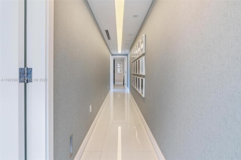 Condominio en venta en Sunny Isles Beach, Florida, 4 dormitorios, 230.86 m2 № 1982355 - foto 21