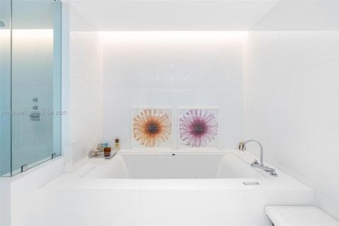Condominio en venta en Sunny Isles Beach, Florida, 4 dormitorios, 230.86 m2 № 1982355 - foto 9