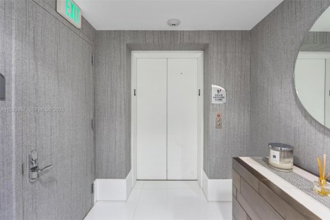Condominio en venta en Sunny Isles Beach, Florida, 4 dormitorios, 230.86 m2 № 1982355 - foto 14