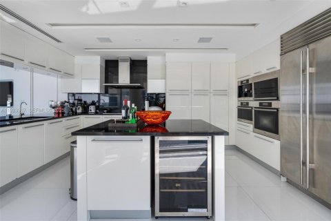 Condominio en venta en Sunny Isles Beach, Florida, 4 dormitorios, 230.86 m2 № 1982355 - foto 16