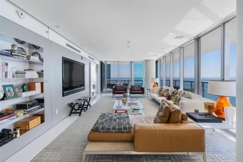 Condominio en venta en Sunny Isles Beach, Florida, 4 dormitorios, 230.86 m2 № 1982355 - foto 2