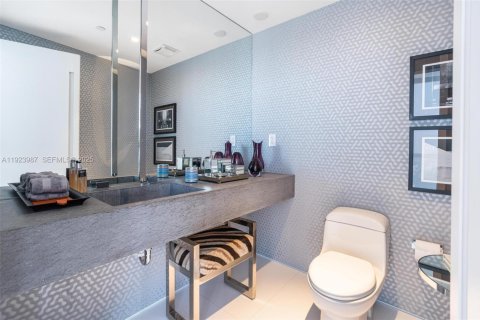 Condominio en venta en Sunny Isles Beach, Florida, 4 dormitorios, 230.86 m2 № 1982355 - foto 20