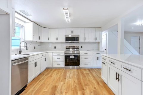 Casa en venta en Orlando, Florida, 4 dormitorios, 184.88 m2 № 2151220 - foto 9