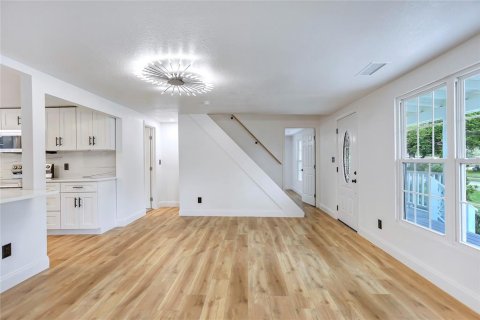 Casa en venta en Orlando, Florida, 4 dormitorios, 184.88 m2 № 2151220 - foto 4
