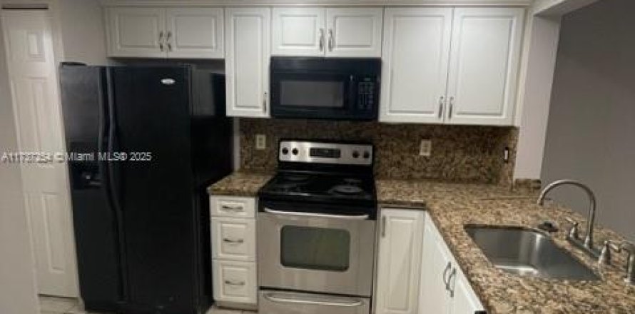 Condo in Miami, Florida, 2 bedrooms № 1933595