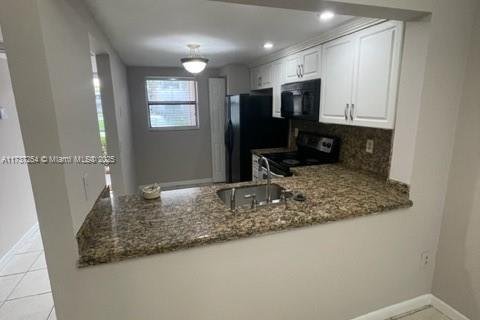 Condo in Miami, Florida, 2 bedrooms  № 1933595 - photo 5