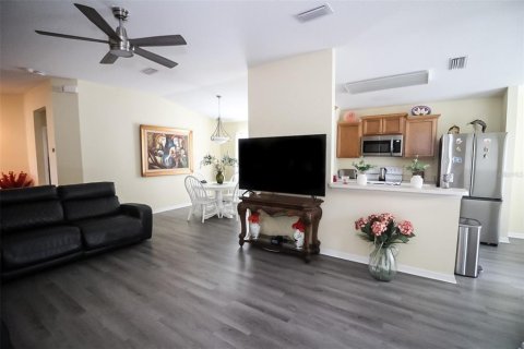 House in Wesley Chapel, Florida 2 bedrooms, 136.75 sq.m. № 1879121 - photo 14