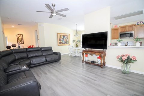 House in Wesley Chapel, Florida 2 bedrooms, 136.75 sq.m. № 1879121 - photo 15