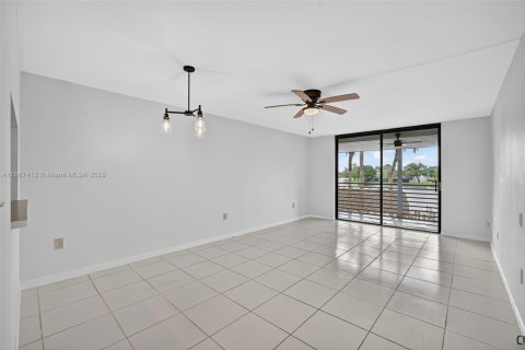 Condo in Pembroke Pines, Florida, 1 bedroom  № 1941525 - photo 4