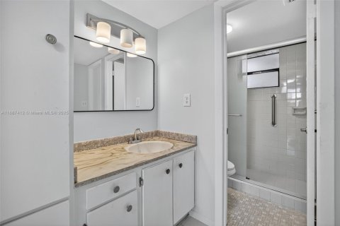 Condo in Pembroke Pines, Florida, 1 bedroom  № 1941525 - photo 19