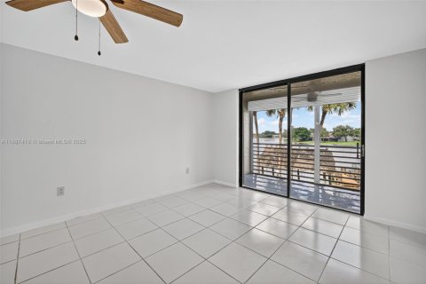 Condo in Pembroke Pines, Florida, 1 bedroom  № 1941525 - photo 5
