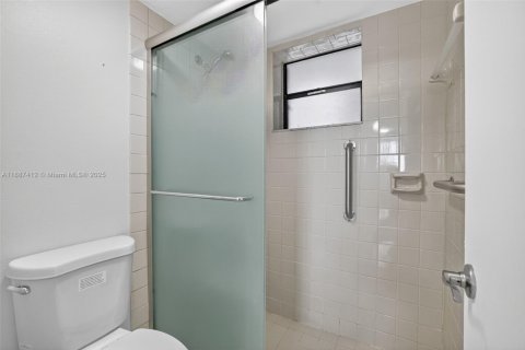 Condo in Pembroke Pines, Florida, 1 bedroom  № 1941525 - photo 20