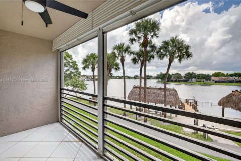 Condo in Pembroke Pines, Florida, 1 bedroom  № 1941525 - photo 25