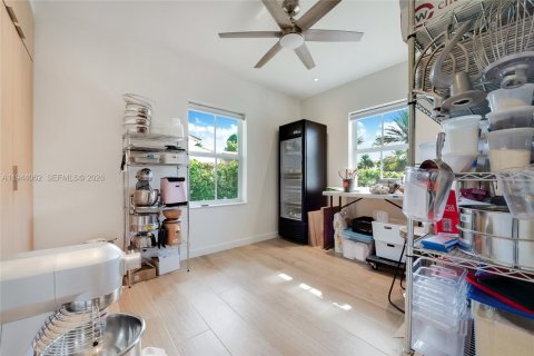 House in West Miami, Florida 3 bedrooms, 115.48 sq.m. № 2000868 - photo 3