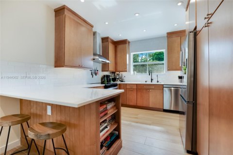 House in West Miami, Florida 3 bedrooms, 115.48 sq.m. № 2000868 - photo 9