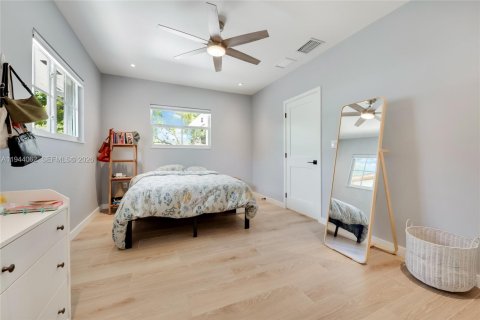 House in West Miami, Florida 3 bedrooms, 115.48 sq.m. № 2000868 - photo 12