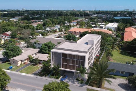 Commercial property in Hollywood, Florida № 1864360 - photo 1
