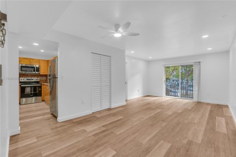 Купить кондоминиум в Майами, Флорида 2 спальни, 73.67м2, № 2272458 - фото 30