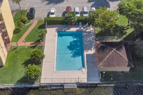 Купить кондоминиум в Майами, Флорида 2 спальни, 73.67м2, № 2272458 - фото 12