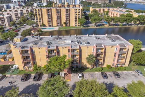 Купить кондоминиум в Майами, Флорида 2 спальни, 73.67м2, № 2272458 - фото 29