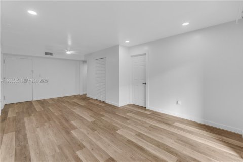 Купить кондоминиум в Майами, Флорида 2 спальни, 73.67м2, № 2272458 - фото 25