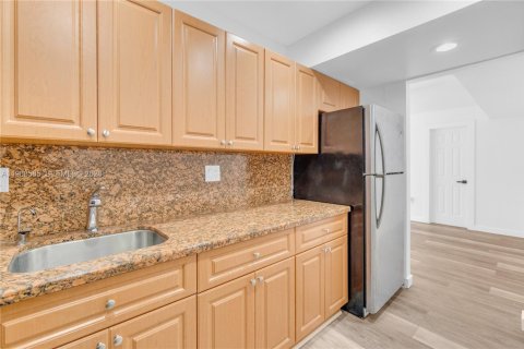Купить кондоминиум в Майами, Флорида 2 спальни, 73.67м2, № 2272458 - фото 3