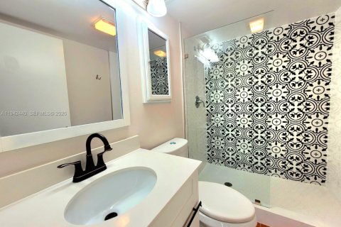 Townhouse in Boca Raton, Florida 2 bedrooms, 120.96 sq.m. № 2000673 - photo 16