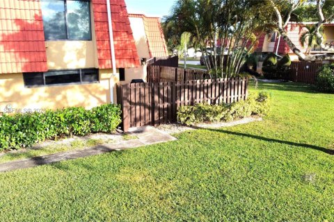 Townhouse in Boca Raton, Florida 2 bedrooms, 120.96 sq.m. № 2000673 - photo 21