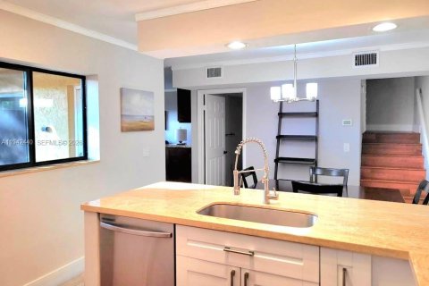 Townhouse in Boca Raton, Florida 2 bedrooms, 120.96 sq.m. № 2000673 - photo 9