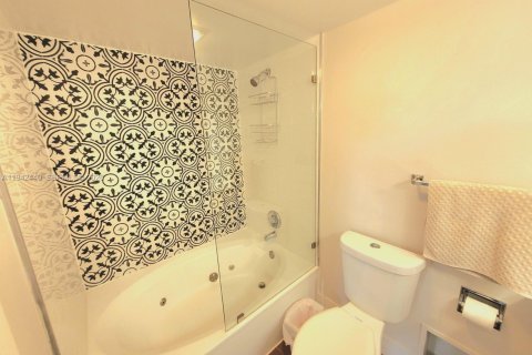 Townhouse in Boca Raton, Florida 2 bedrooms, 120.96 sq.m. № 2000673 - photo 14