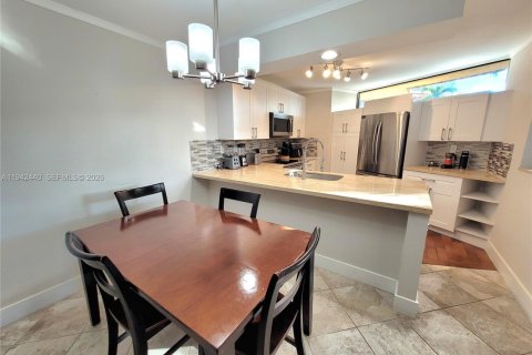 Townhouse in Boca Raton, Florida 2 bedrooms, 120.96 sq.m. № 2000673 - photo 3