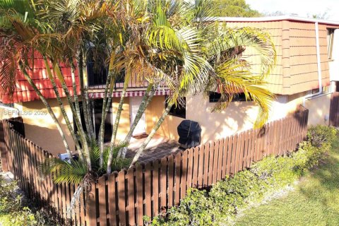 Townhouse in Boca Raton, Florida 2 bedrooms, 120.96 sq.m. № 2000673 - photo 20