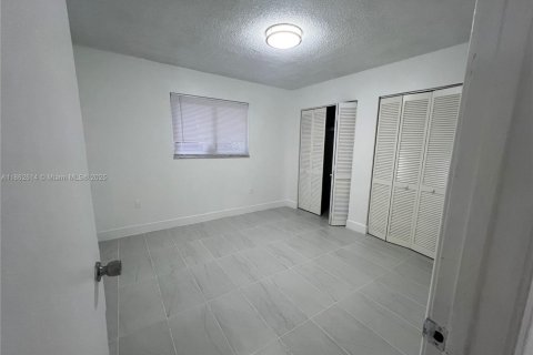 Condominio en venta en Hialeah Gardens, Florida, 2 dormitorios, 89.19 m2 № 1924586 - foto 17