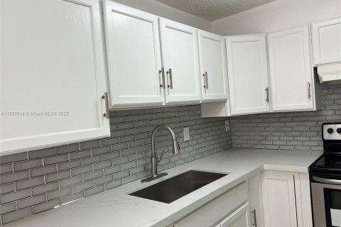 Condominio en venta en Hialeah Gardens, Florida, 2 dormitorios, 89.19 m2 № 1924586 - foto 8