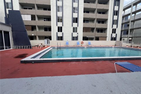 Condominio en venta en Hialeah Gardens, Florida, 2 dormitorios, 89.19 m2 № 1924586 - foto 28