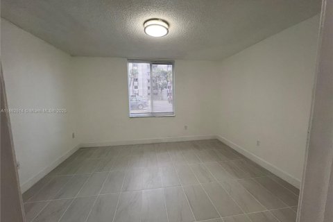 Condominio en venta en Hialeah Gardens, Florida, 2 dormitorios, 89.19 m2 № 1924586 - foto 23