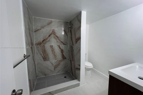 Condominio en venta en Hialeah Gardens, Florida, 2 dormitorios, 89.19 m2 № 1924586 - foto 20