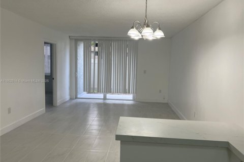 Condominio en venta en Hialeah Gardens, Florida, 2 dormitorios, 89.19 m2 № 1924586 - foto 24