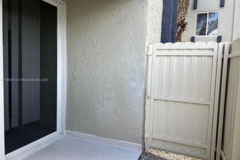 Condominio en venta en Hialeah Gardens, Florida, 2 dormitorios, 89.19 m2 № 1924586 - foto 26